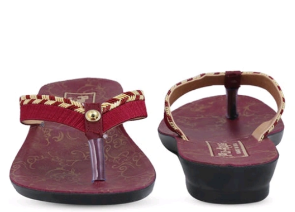 Relaxed Graceful Women Flipflops & Slippers